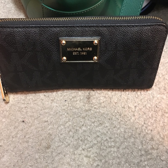 Authentic Michael Kors wallet. No box. - Picture 2 of 2